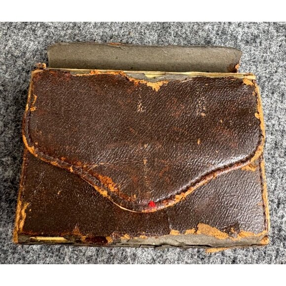 Vintage Belding Corticelli Leather Sewing Kit With Threads Buttons & Needles - Picture 2 of 9